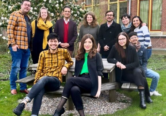 Sylvia Georgieva con un grupo de investigadores en la Universidad de Groningen.